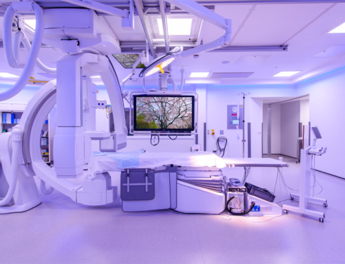 Philips Azurion, con Ambient Experience y FlexVision, ayuda a reducir la ansiedad del paciente durante los procedimientos de intervención